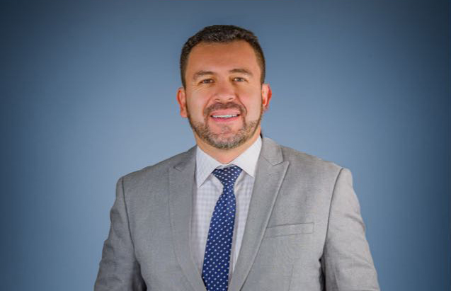 Marco Vinicio Bermeo es nombrado nuevo director provincial del CNE de Azuay. /Cortesía