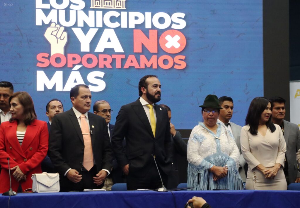 MUNICIPIOS EXIGEN PAGOS AL GOBIERNO thumbnail