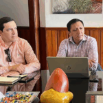 Walther Sinche, director ejecutivo de la organización migrante Alianza Ecuatoriana Internacional, se refirió al proyecto del Parque del Migrante en Cuenca. Meses atrás, se reunió con funcionarios del Municipio de Cuenca. /Cortesía