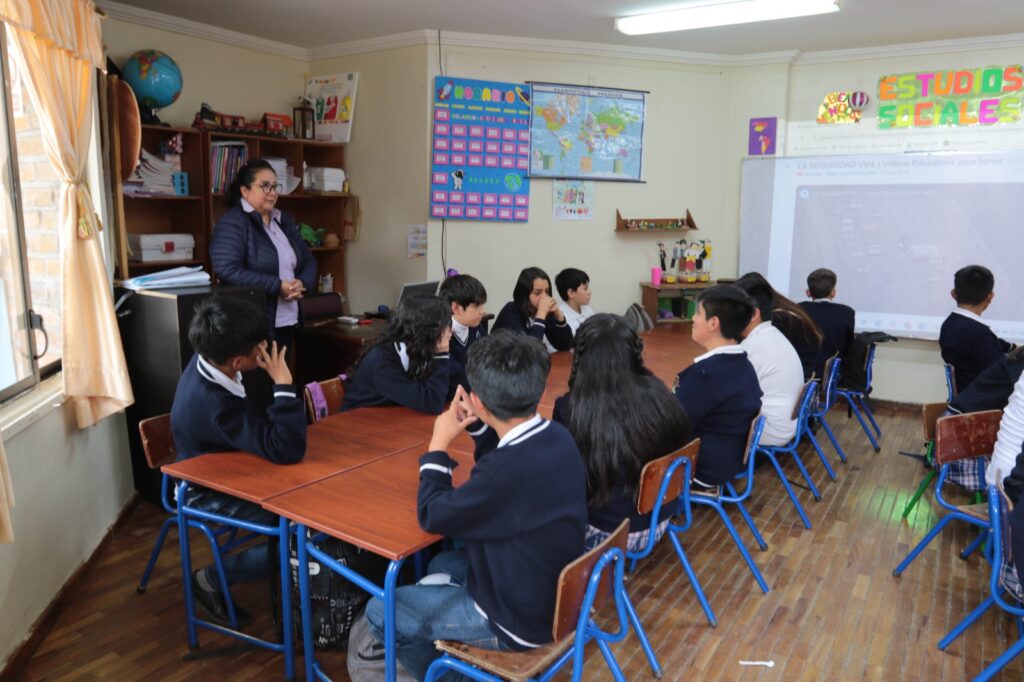 aulas uso celulares thumbnail