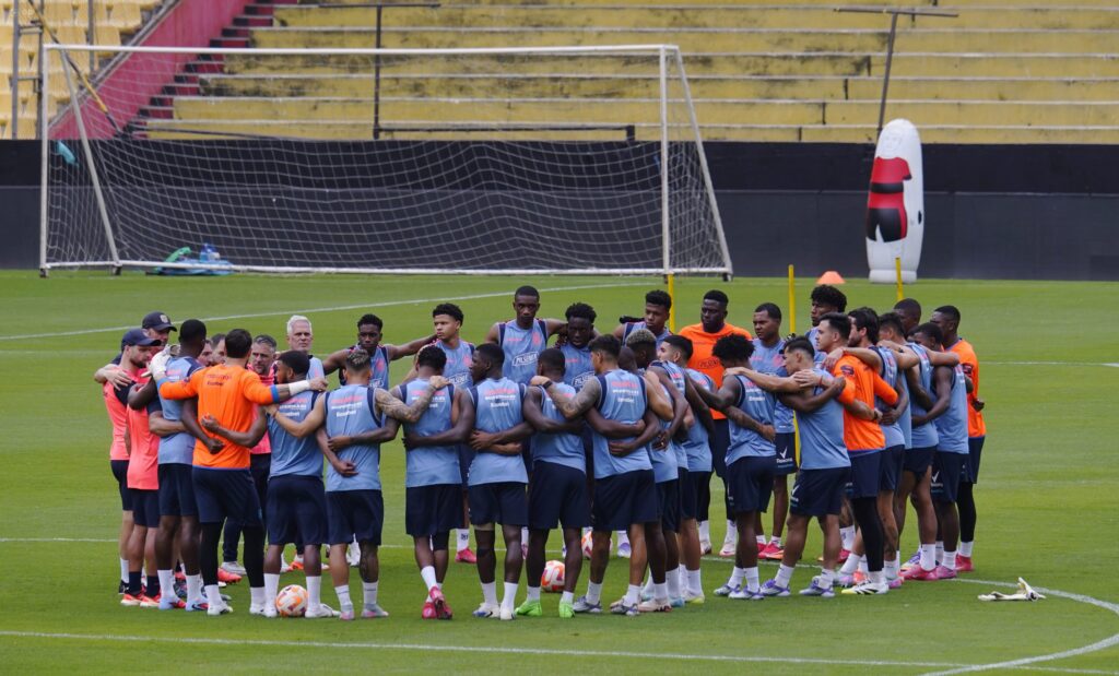 FBL-ENTRENAMIENTO TRICOLOR thumbnail