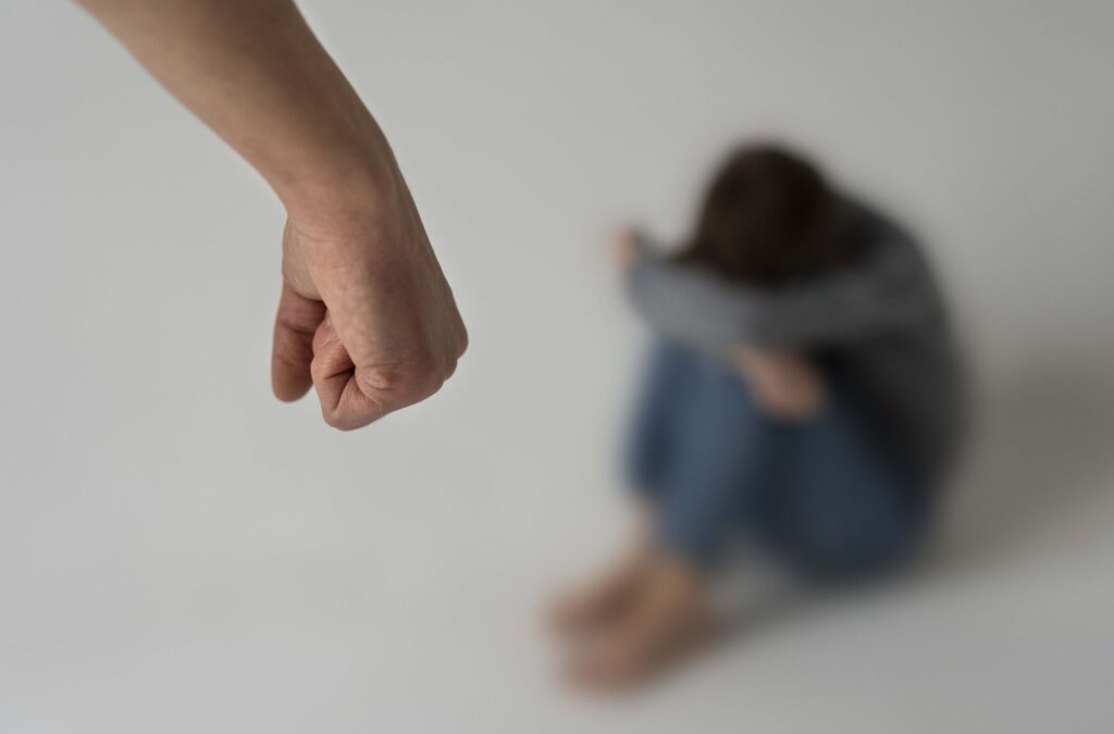 El padrastro de una niña a la que violaba fue sentenciado a 24 años de privación de la libertad. /Foto referencial